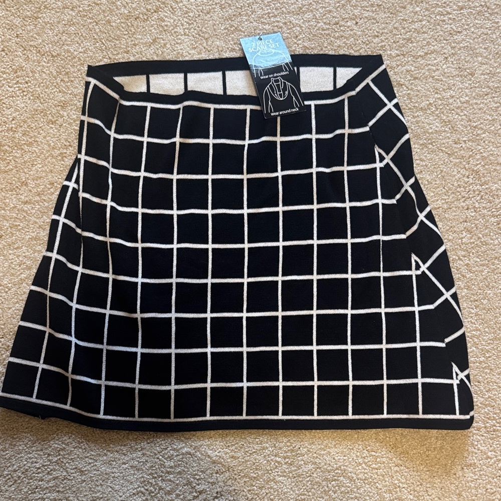 Elegant Black and White Grid Pattern scarf